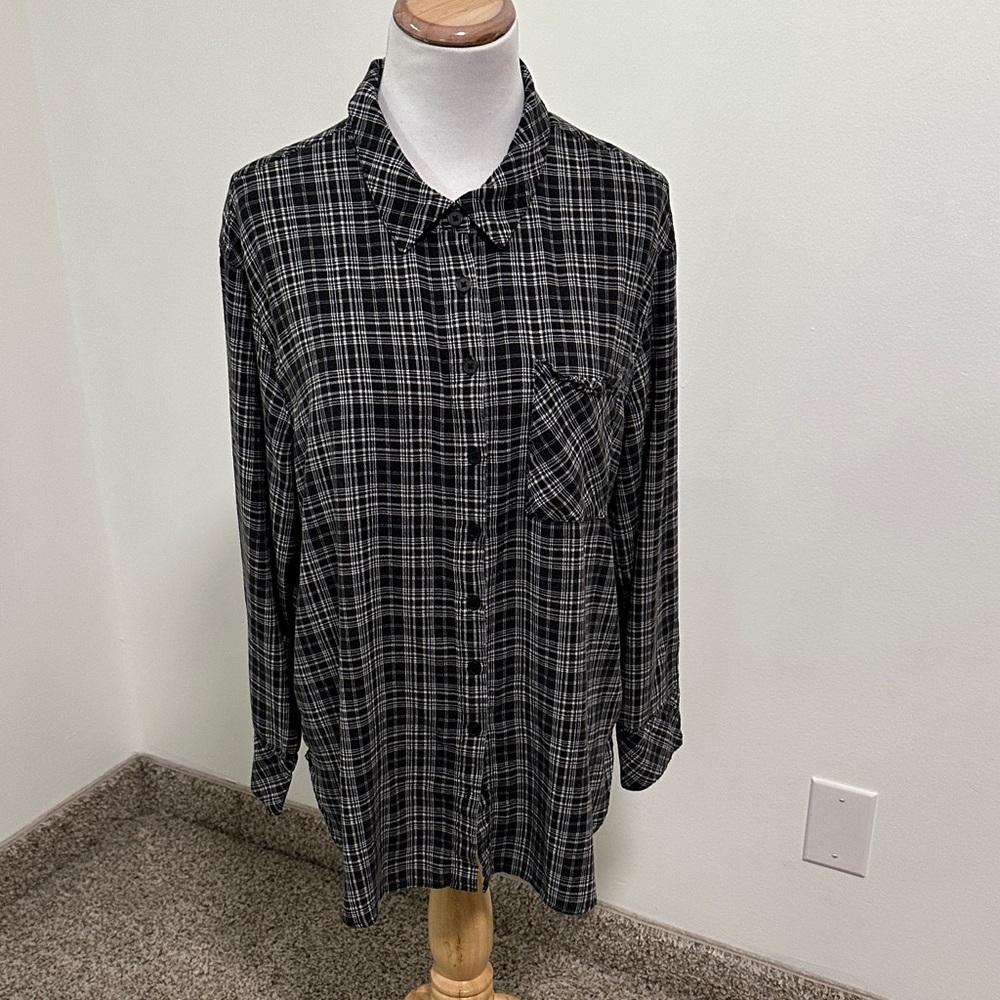 🥁 Torrid Button Up Shirt